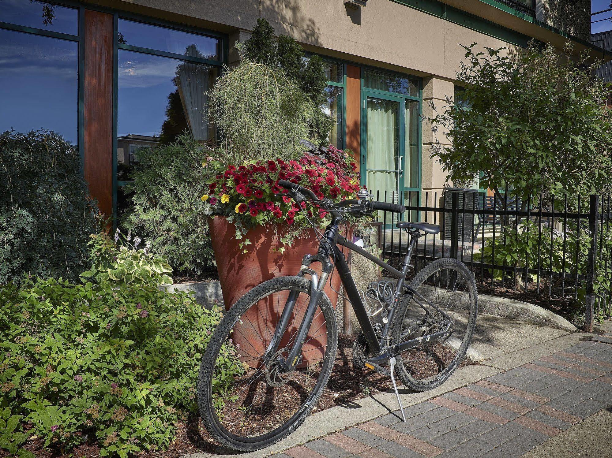 Varscona Hotel On Whyte Edmonton Exterior photo